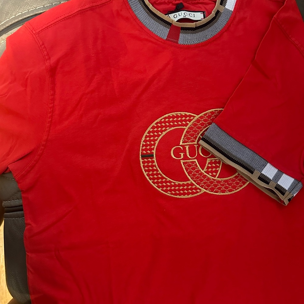 Gucci Red Short Sleeve Tee with Metallic Accents Size Medium